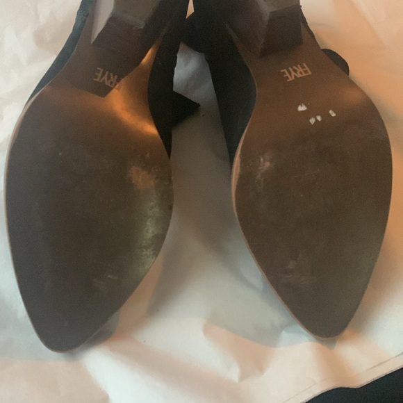 Frye Chelsea Reina Cut Out Ankle Boot-Black size 9 - Picture 8 of 8